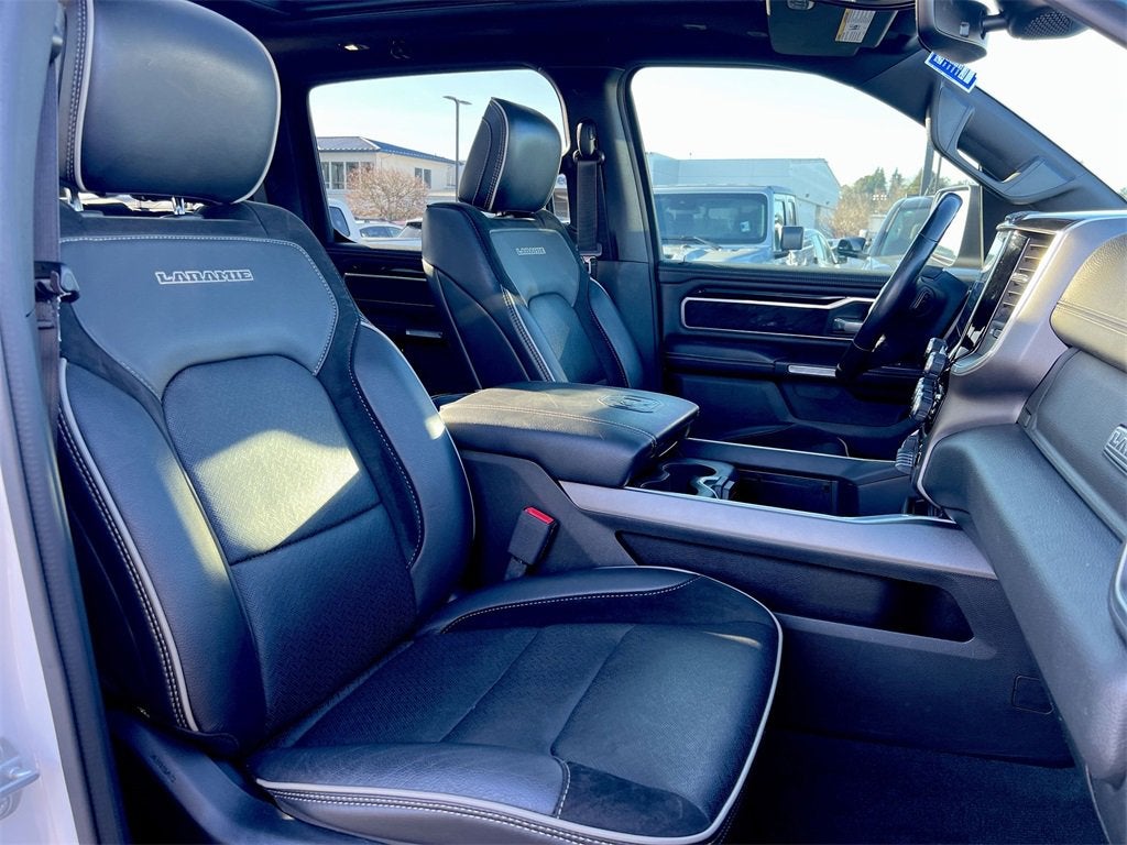 2020 RAM 1500 Laramie Crew Cab 4x4 5'7" Box