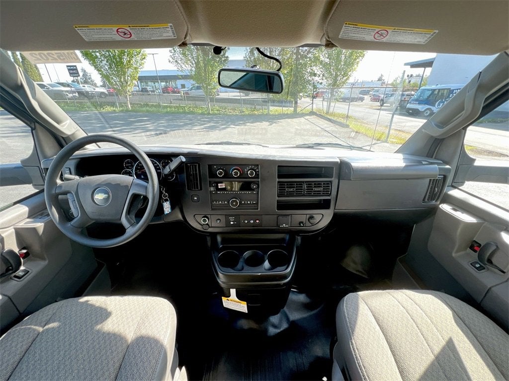 2025 Chevrolet Express Cutaway 3500 1WT