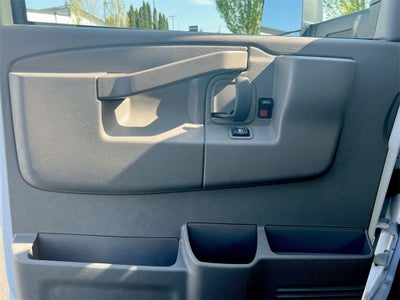 2025 Chevrolet Express Cutaway 3500 1WT