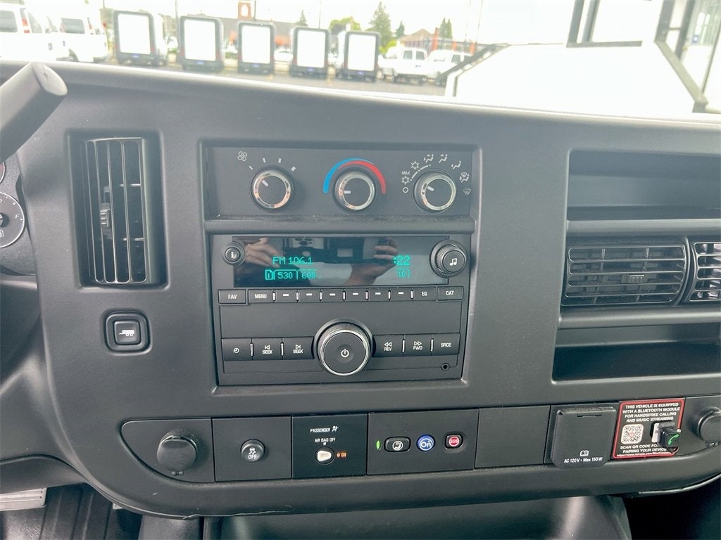 2025 Chevrolet Express Cutaway 3500 1WT