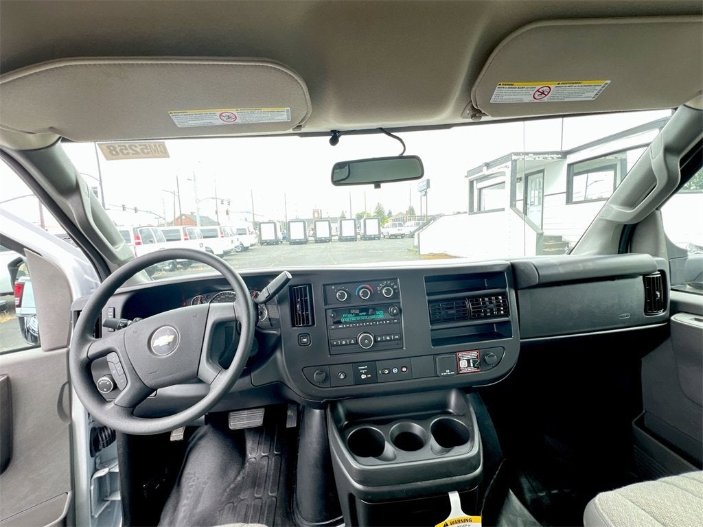 2025 Chevrolet Express Cutaway 3500 1WT