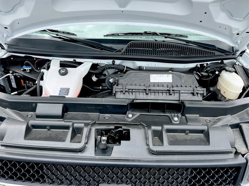 2025 Chevrolet Express Cutaway 3500 1WT