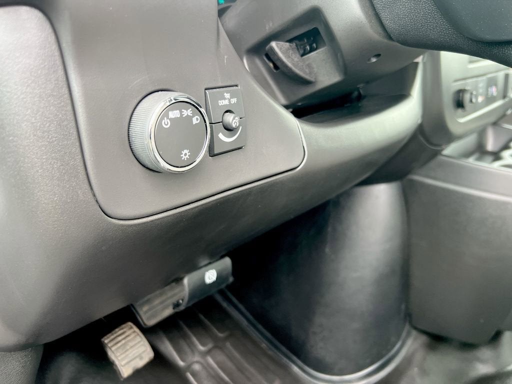 2025 Chevrolet Express Cutaway 3500 1WT