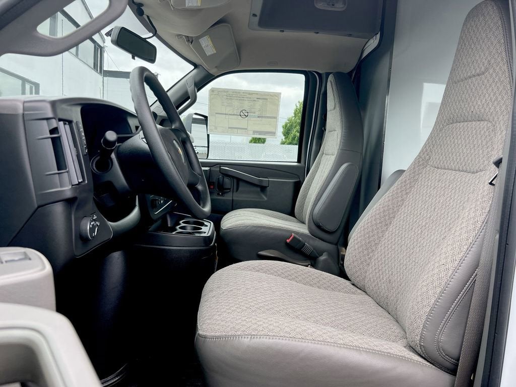 2025 Chevrolet Express Cutaway 3500 1WT