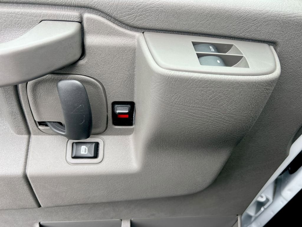 2025 Chevrolet Express Cutaway 3500 1WT