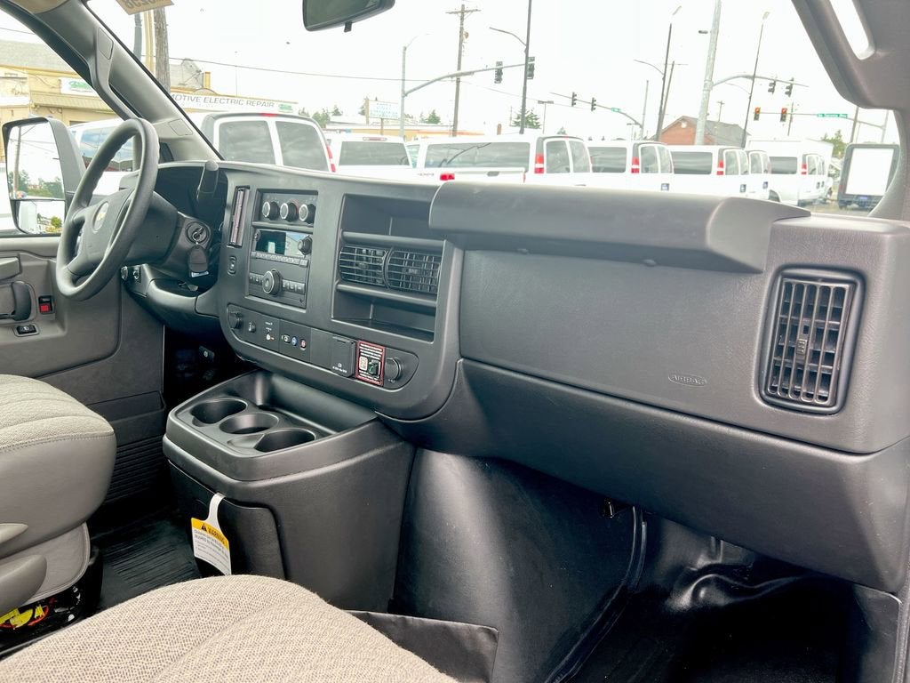 2025 Chevrolet Express Cutaway 3500 1WT