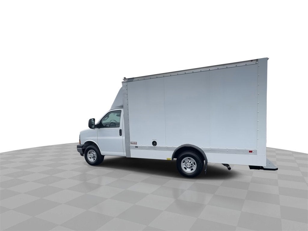 2025 Chevrolet Express Cutaway 3500 1WT
