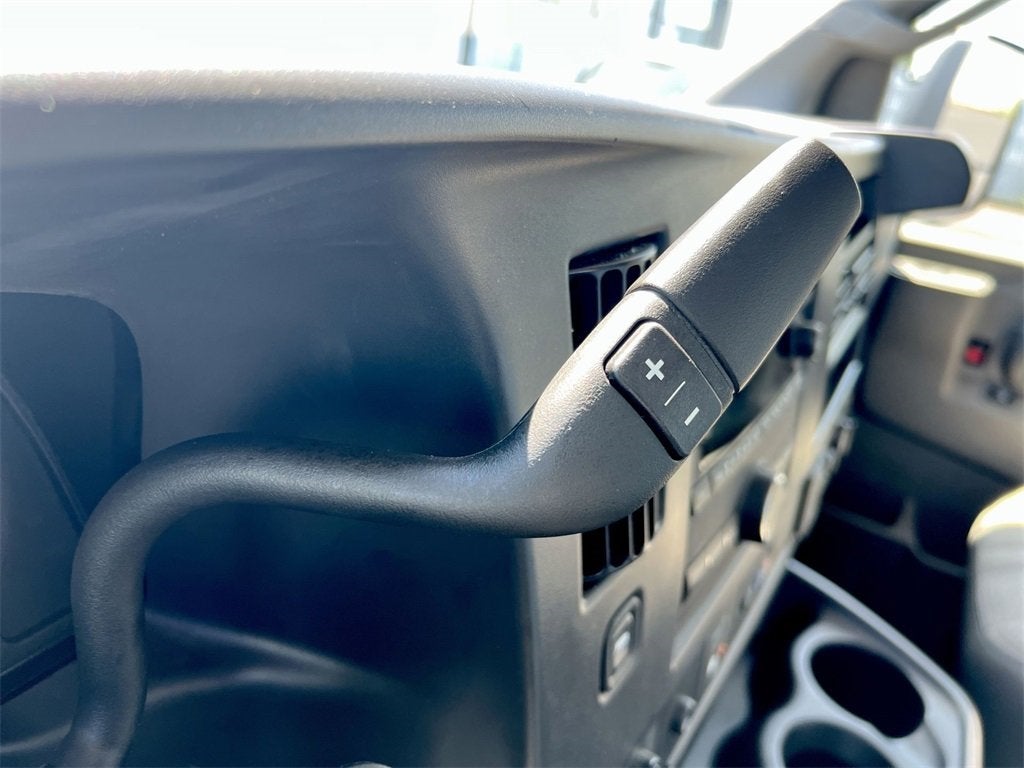 2025 Chevrolet Express Cutaway 3500 1WT