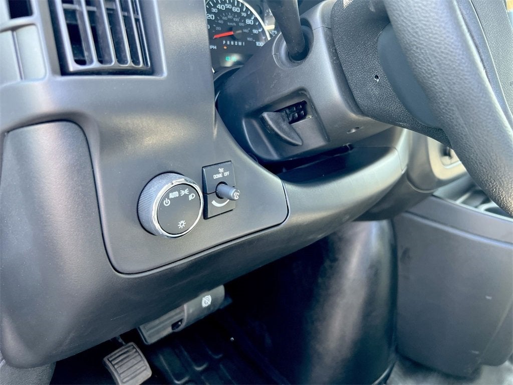 2025 Chevrolet Express Cutaway 3500 1WT