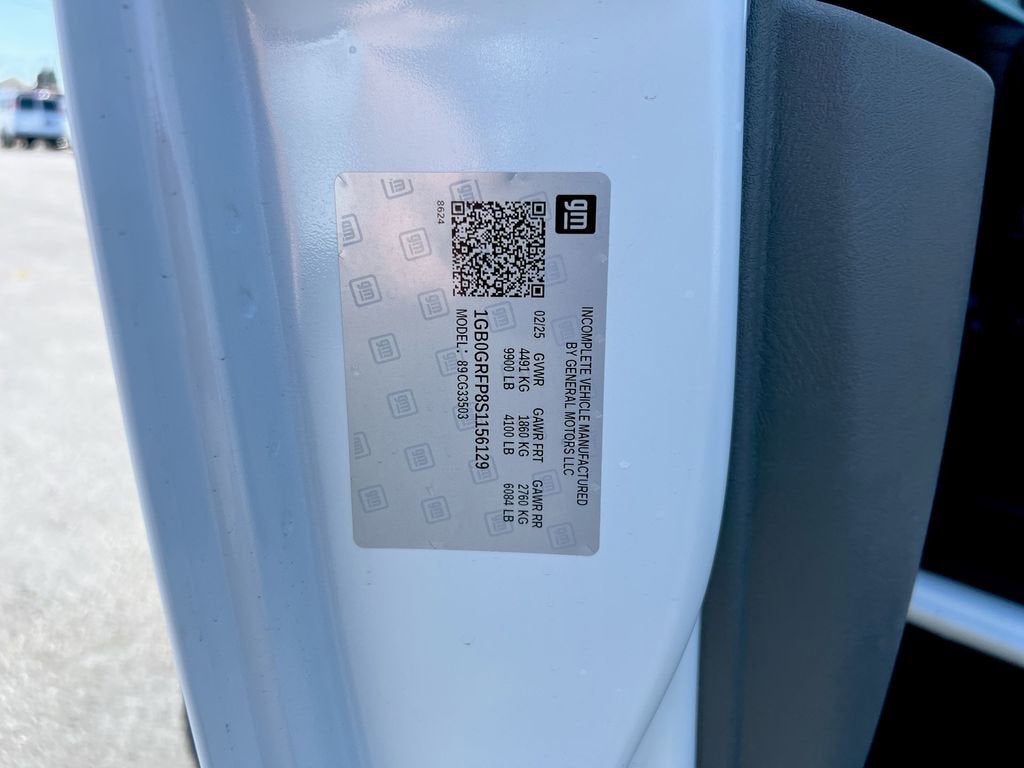 2025 Chevrolet Express Cutaway 3500 1WT