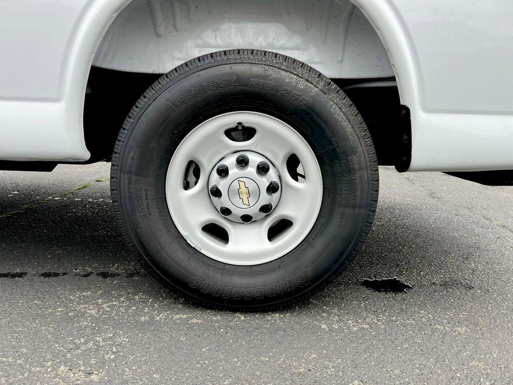 2025 Chevrolet Express Cargo WT