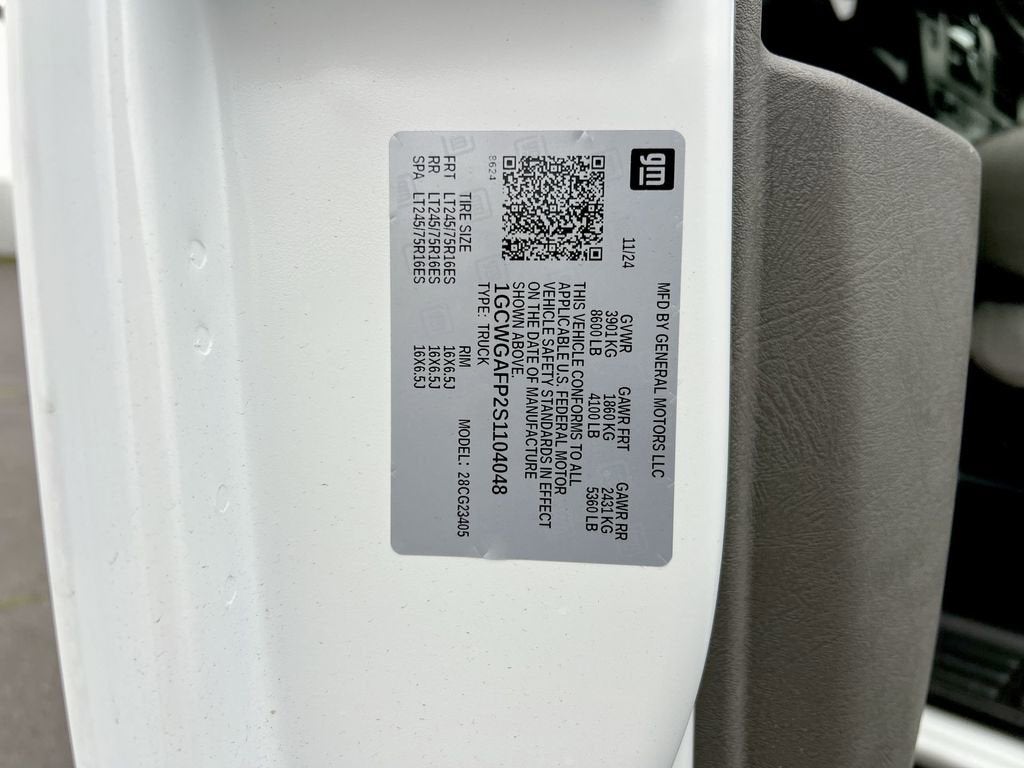 2025 Chevrolet Express Cargo WT