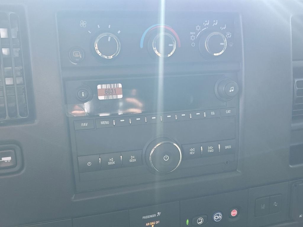 2025 Chevrolet Express Cargo WT