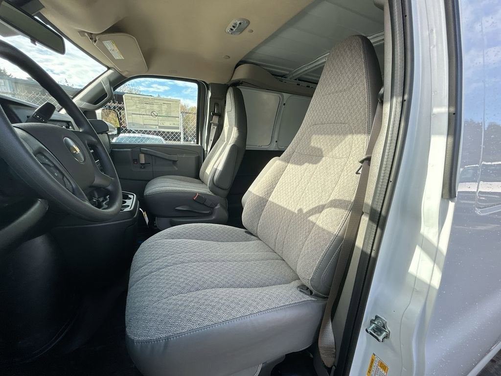 2025 Chevrolet Express Cargo WT