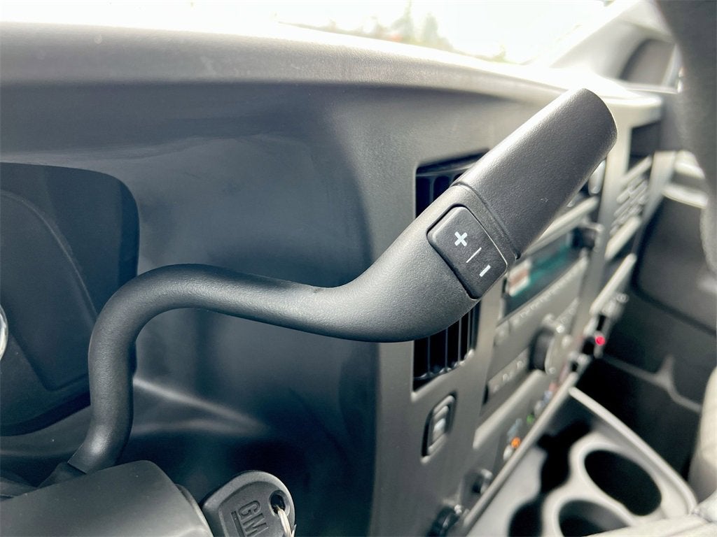 2025 GMC Savana Cutaway 3500 1WT