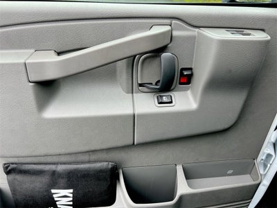 2025 GMC Savana Cutaway 3500 1WT