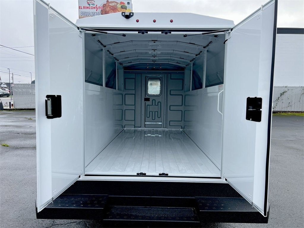 2025 GMC Savana Cutaway 3500 1WT