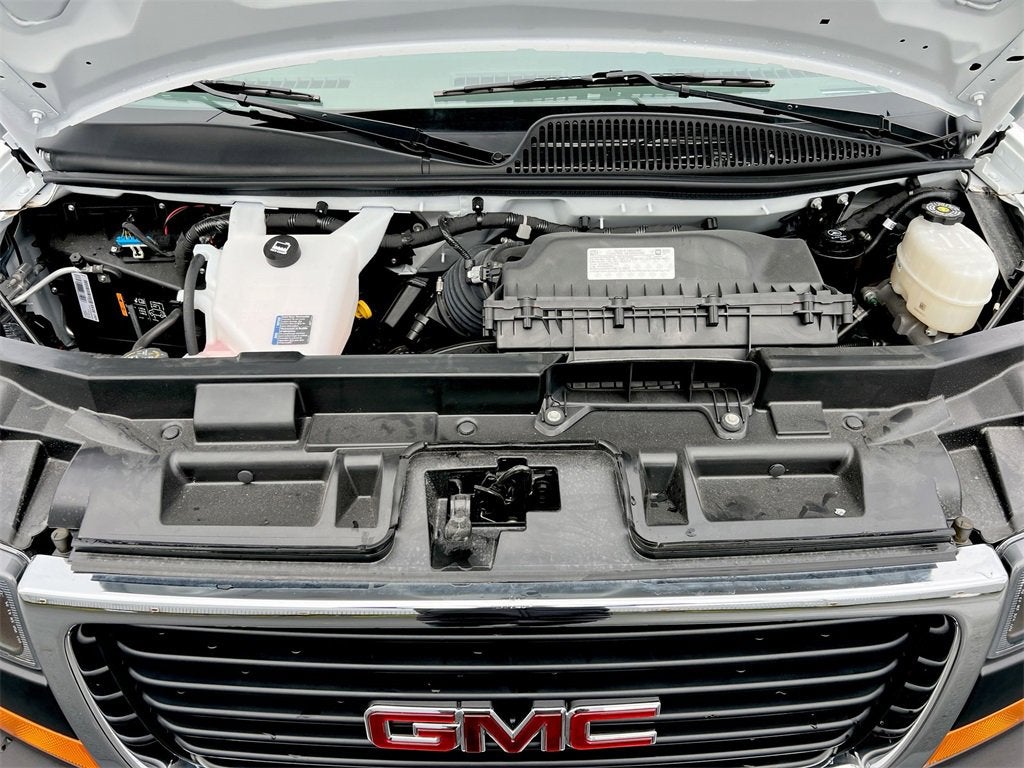 2025 GMC Savana Cutaway 3500 1WT