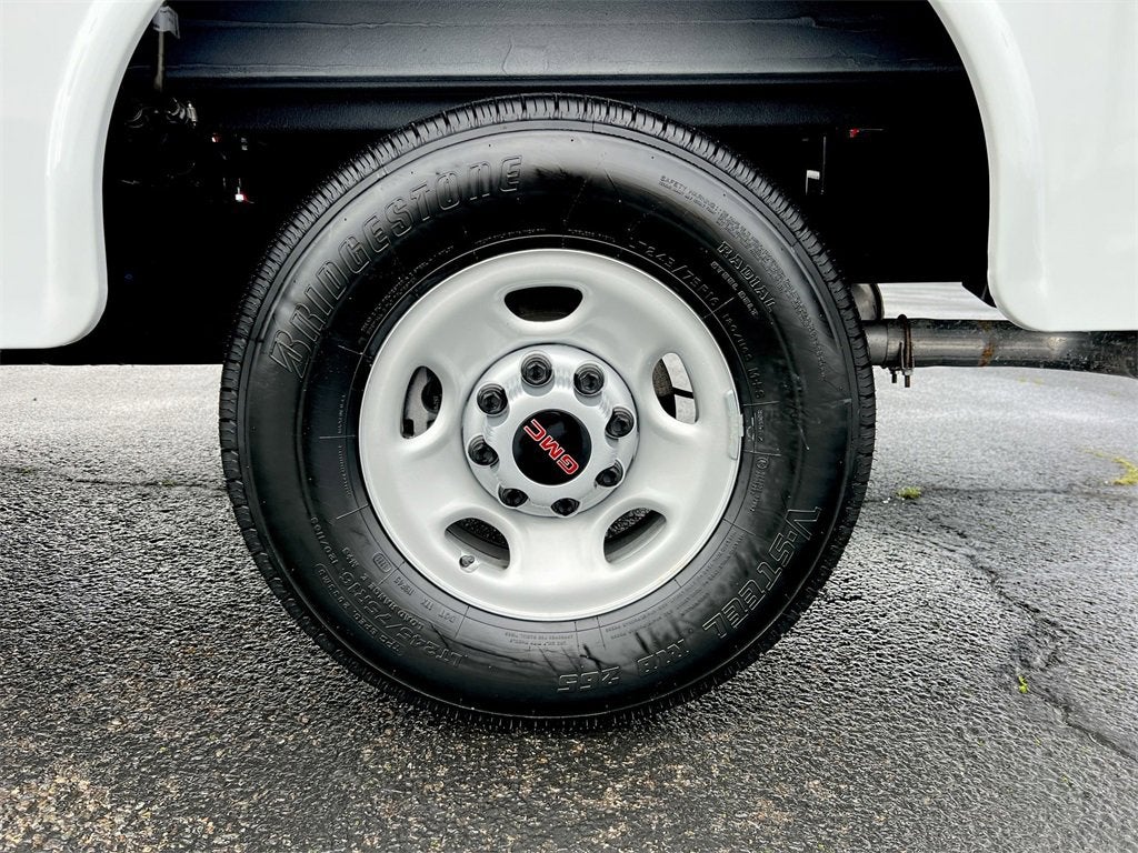 2025 GMC Savana Cutaway 3500 1WT