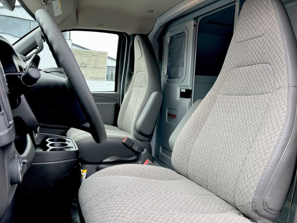 2025 GMC Savana Cutaway 3500 1WT