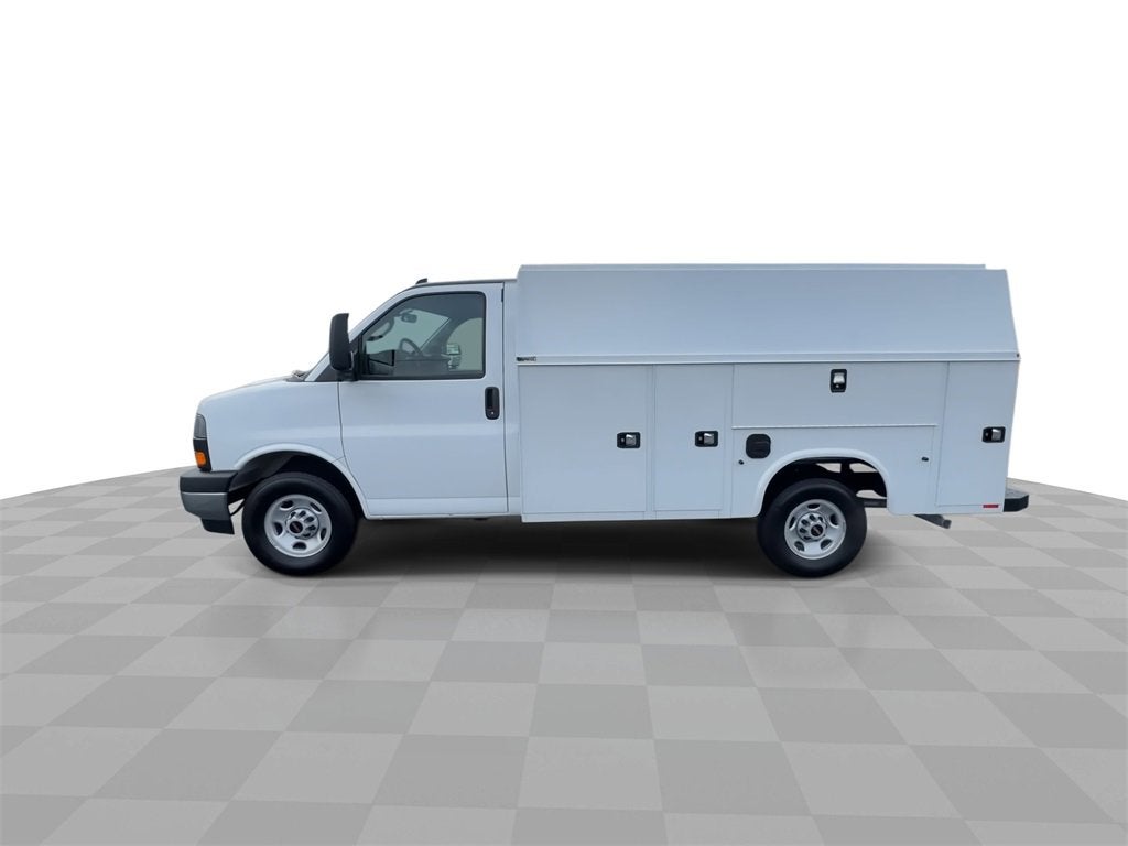 2025 GMC Savana Cutaway 3500 1WT