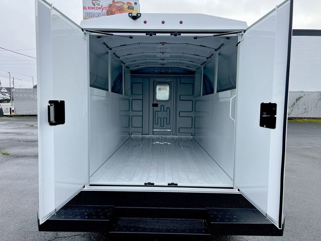 2025 GMC Savana Cutaway 3500 1WT