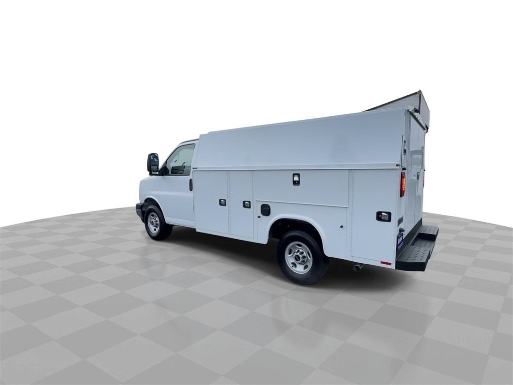 2025 GMC Savana Cutaway 3500 1WT