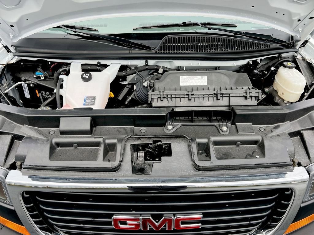 2025 GMC Savana Cutaway 3500 1WT