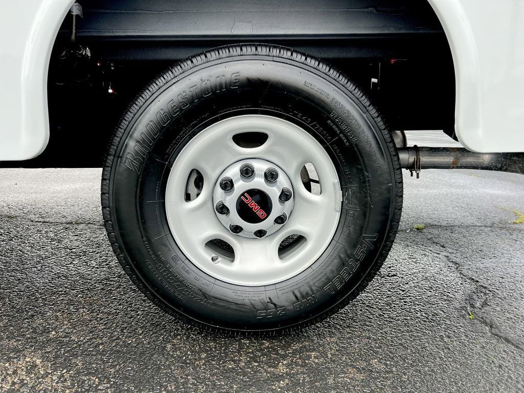 2025 GMC Savana Cutaway 3500 1WT