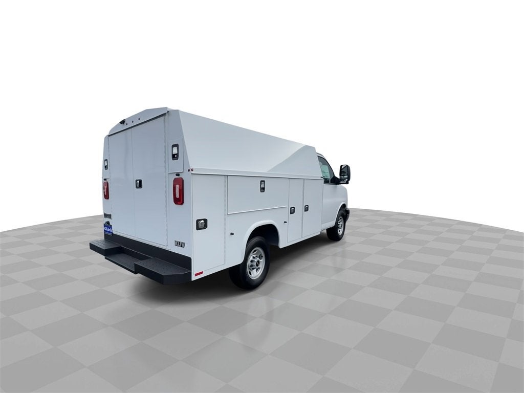 2025 GMC Savana Cutaway 3500 1WT