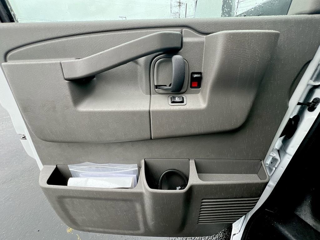 2026 Chevrolet Express Cutaway 3500 1WT