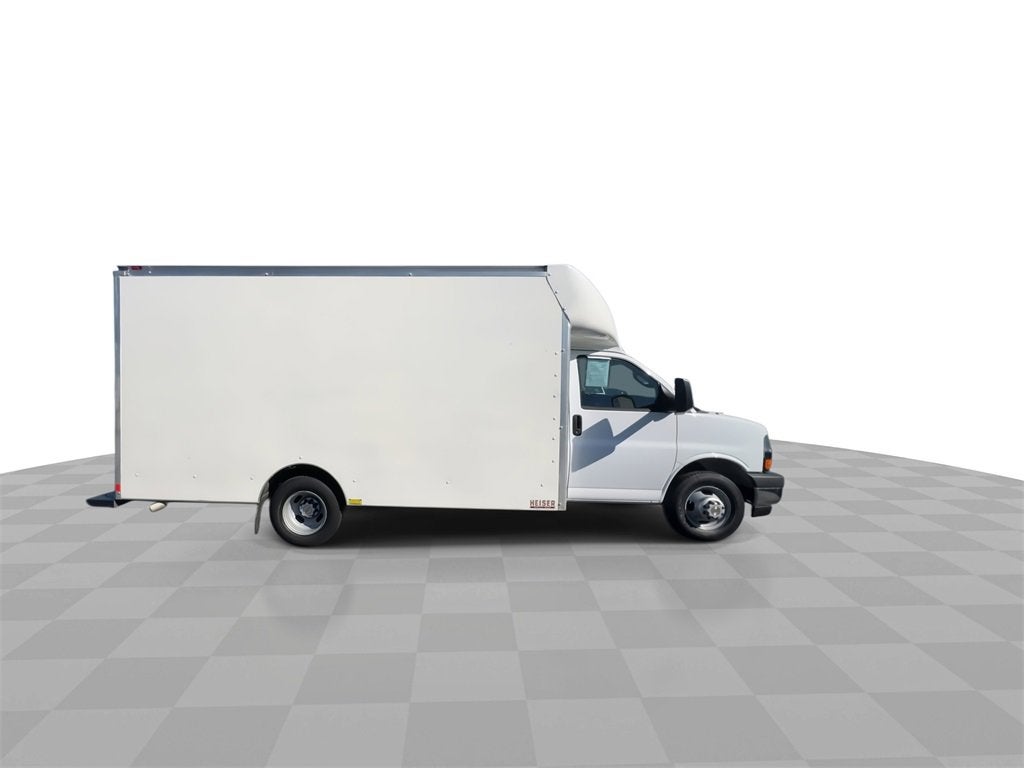 2017 Chevrolet Express Cutaway 3500 Work Van