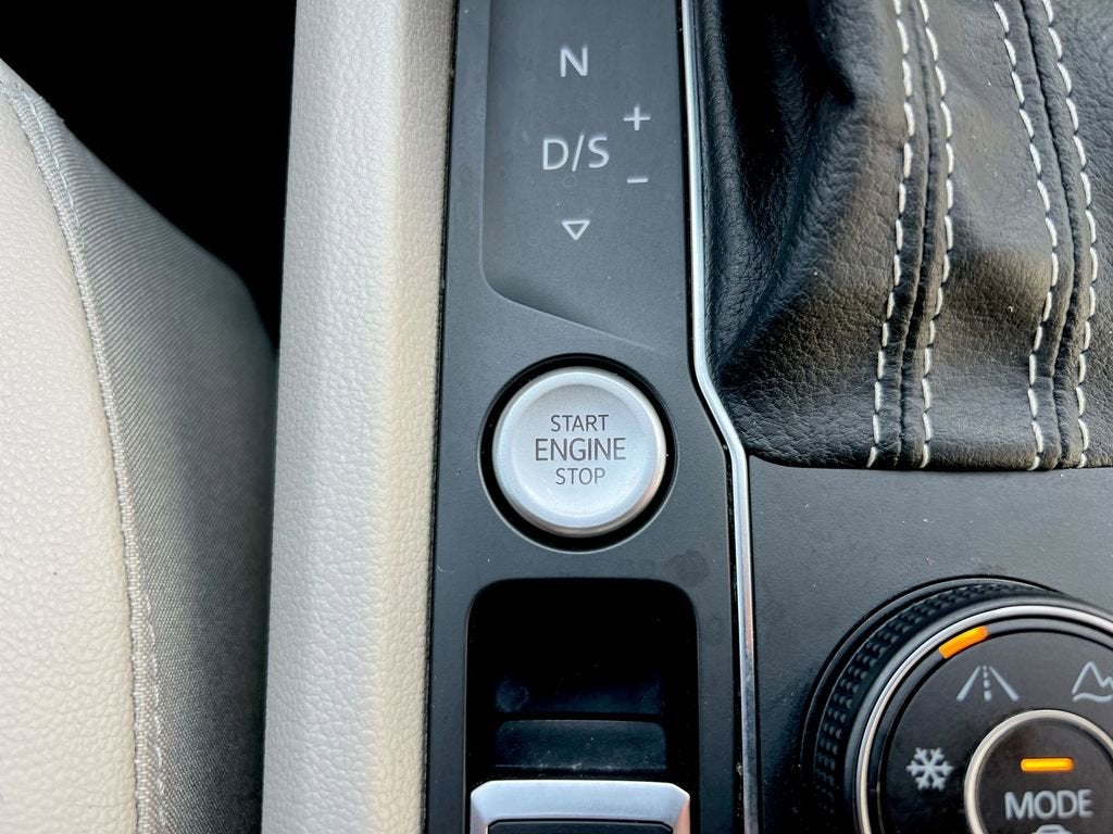 2021 Volkswagen Atlas 3.6L V6 SE w/Technology R-Line