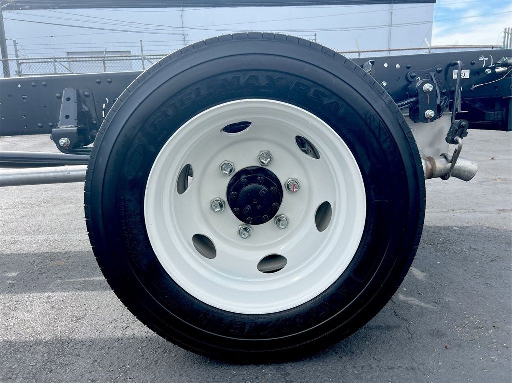 2025 Chevrolet Low Cab Forward 5500 XG NA