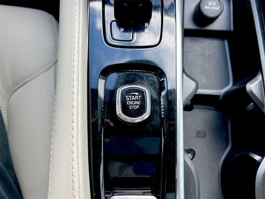 2024 Volvo XC90 B6 Plus Bright Theme 6-Seater