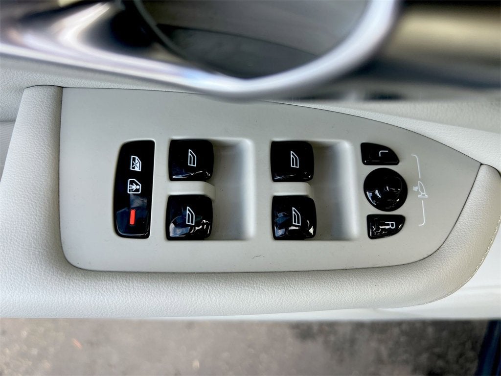 2024 Volvo XC90 B6 Plus Bright Theme 6-Seater