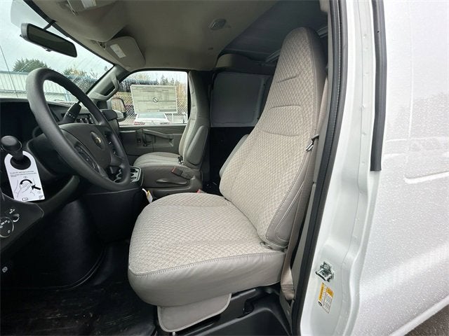 2025 Chevrolet Express Cargo 3500 WT