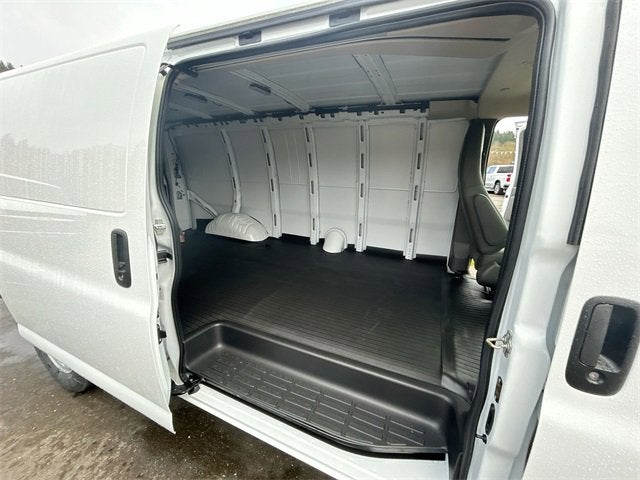 2025 Chevrolet Express Cargo 3500 WT