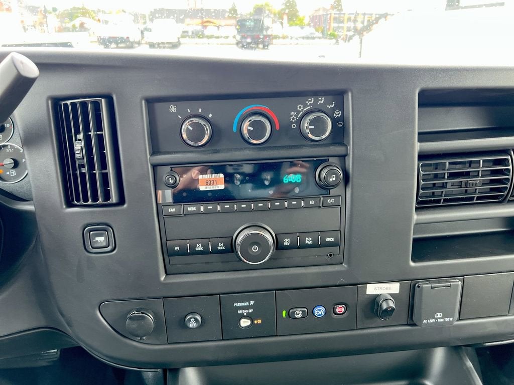 2025 Chevrolet Express Cutaway 3500 1WT
