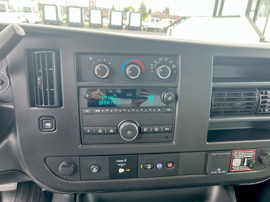 2025 Chevrolet Express Cutaway 3500 1WT