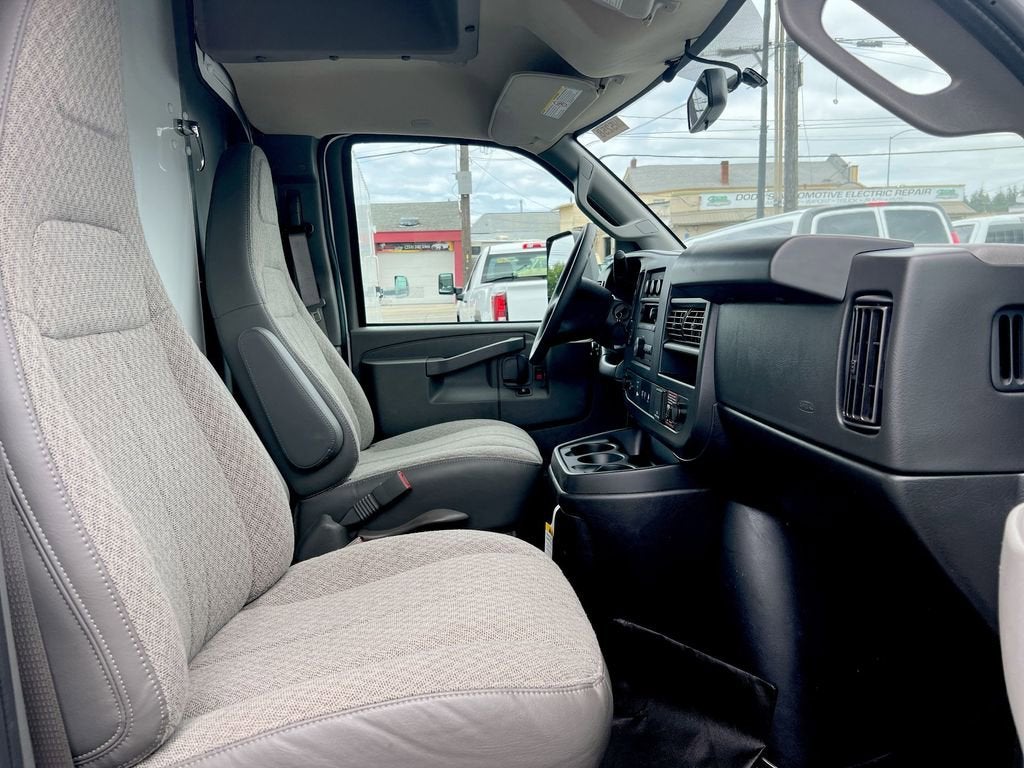 2025 Chevrolet Express Cutaway 3500 1WT