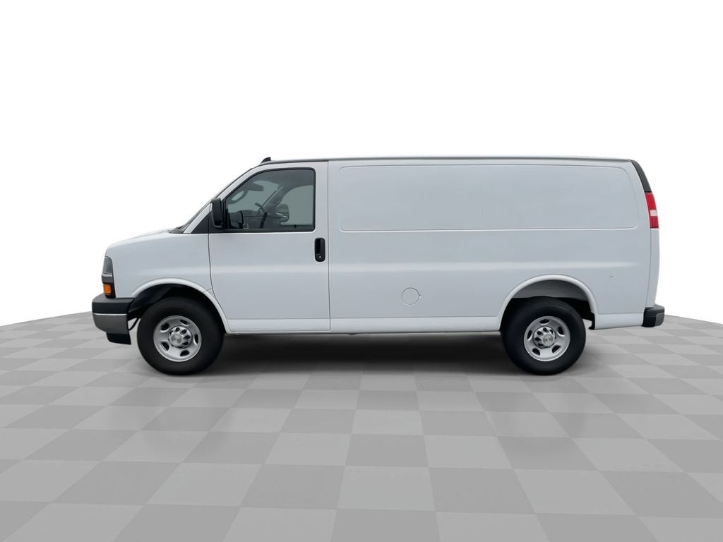 2025 Chevrolet Express Cargo WT