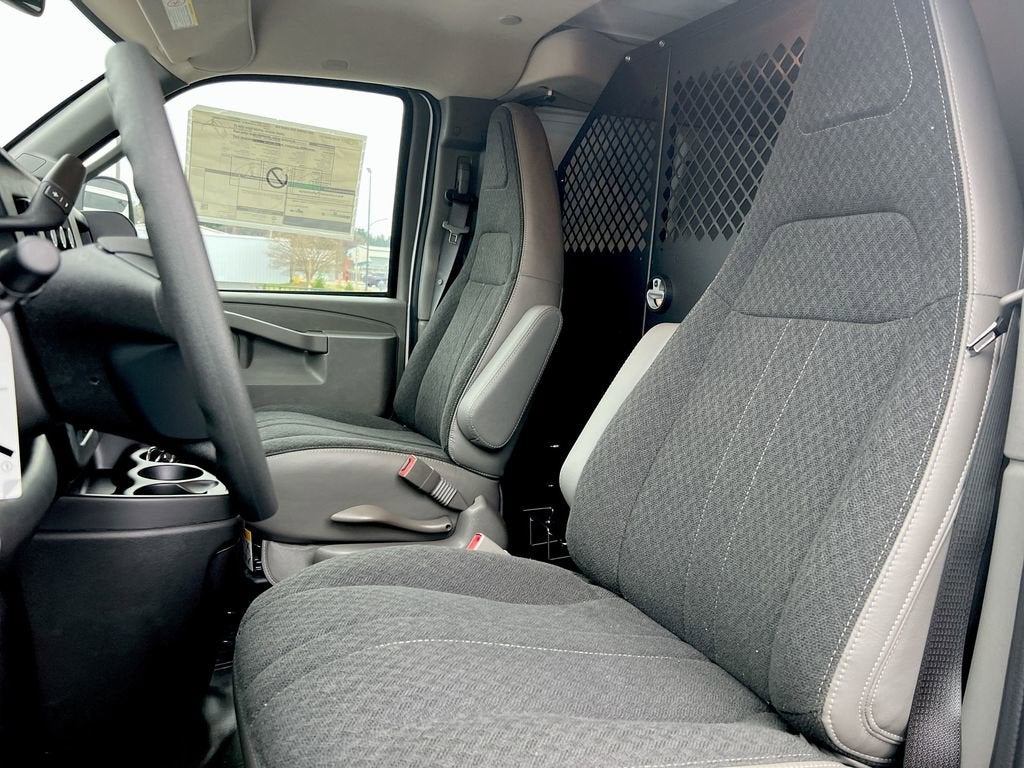 2025 Chevrolet Express Cargo WT