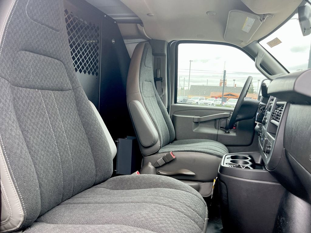 2025 Chevrolet Express Cargo WT