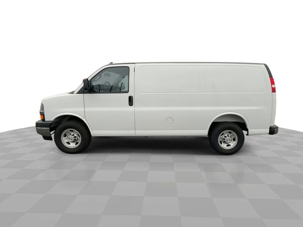 2025 Chevrolet Express Cargo WT
