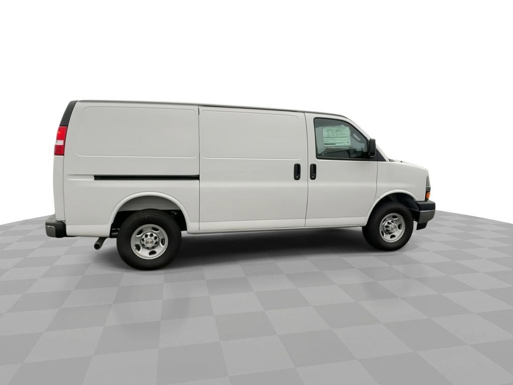 2025 Chevrolet Express Cargo WT