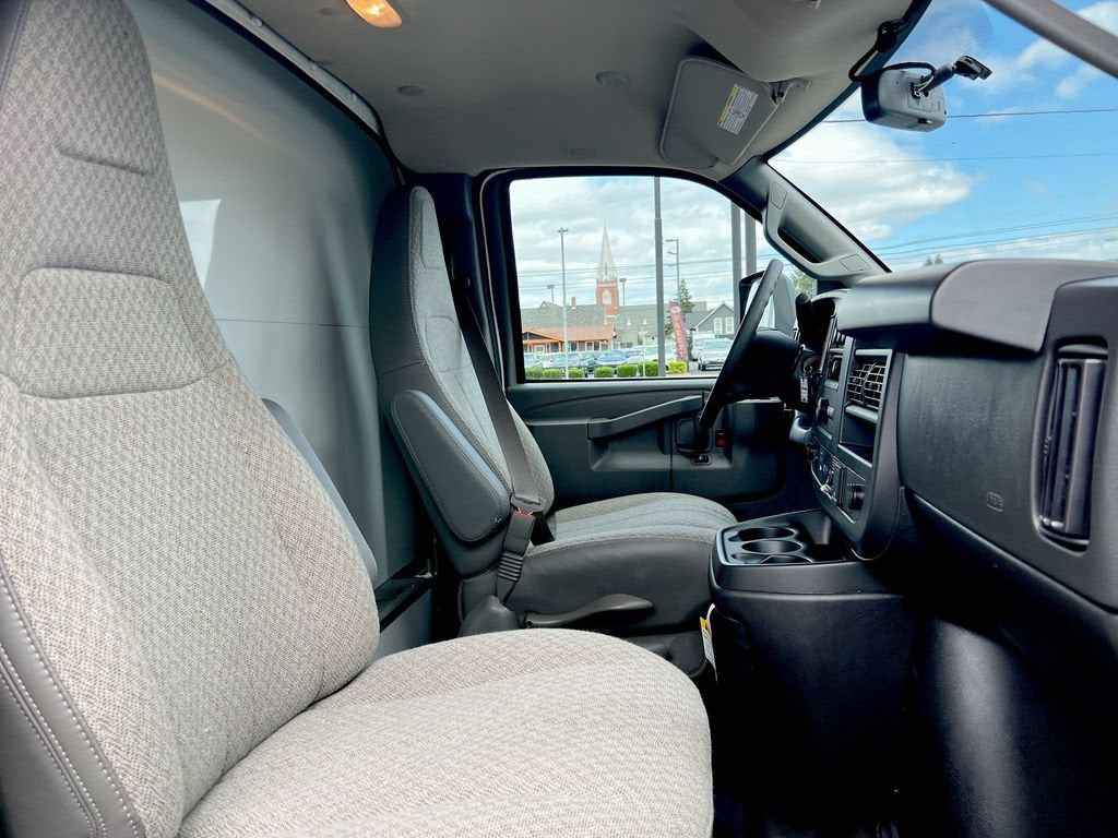 2025 Chevrolet Express Cutaway 4500 2WT