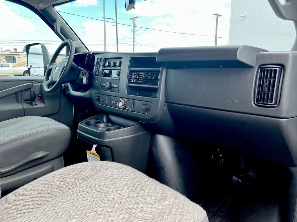 2025 Chevrolet Express Cutaway 4500 2WT