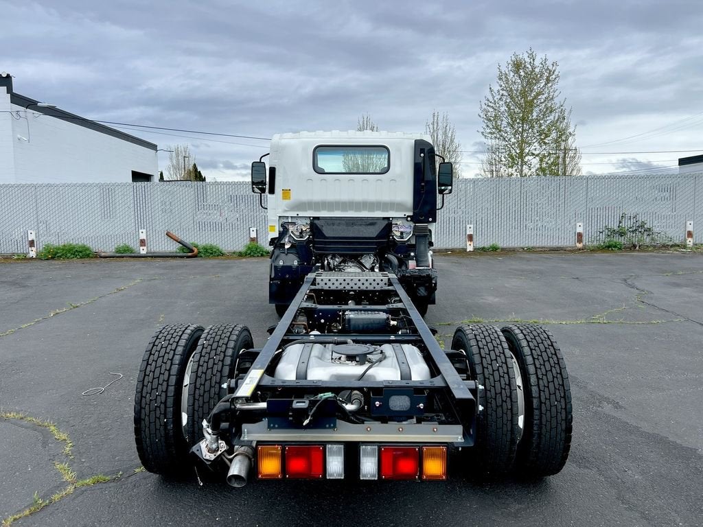 2025 Chevrolet Low Cab Forward 4500 HG NA