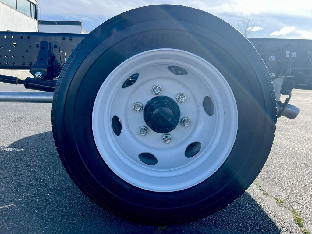 2025 Chevrolet Low Cab Forward 4500 HG NA